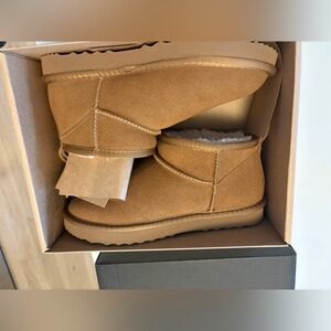 Bebealy Suede Mini Boots size 7